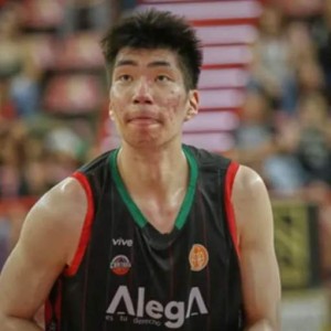 这场有点铁！余嘉豪5中1得8分，错失多个机会，造杀伤能力是真强|篮板|比赛|罚球|男篮|数据_新浪体育_新浪新闻